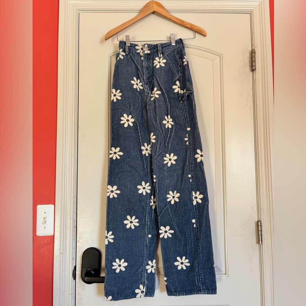 PacSun 90’s Inspired Corduroy Blue Jeans with White Floral Design. Size 23